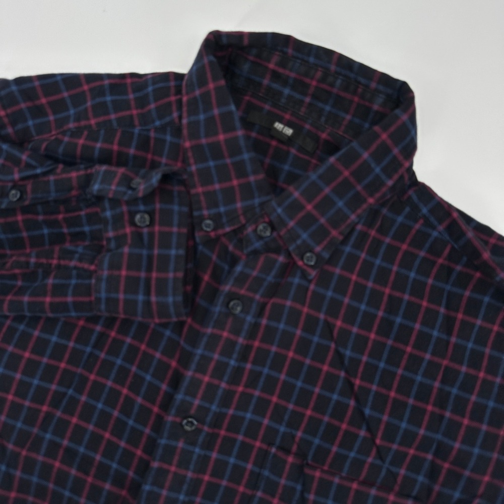 Uniqlo Mens Plaid Button Down Shirt Navy Blue Burgundy Cotton Flannel 331-135179